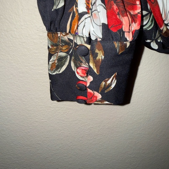 NICHOLAS Black Red Floral 100% Silk Keyhole Button Up Blouse Women’s Size XS/S* - Picture 4 of 15